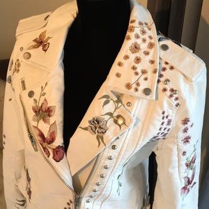 ✨ NWT ✨ BLANKNYC ✨ floral embroidered moto jacket